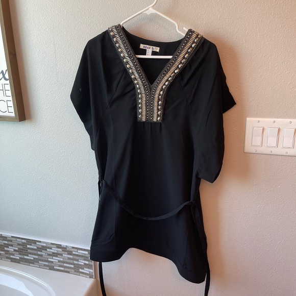 3/$20 Black Tunic - Picture 2 of 3